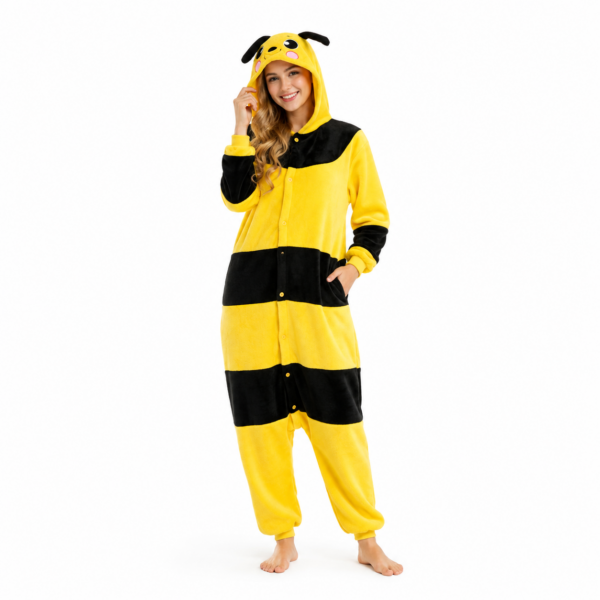 zachte geel-zwarte bij onesie met capuchon, voelsprieten en speelse bijendetails.