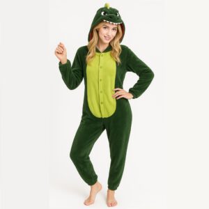 Groene draak onesie voor kinderen – zachte pluche pyjama met capuchon en draakdetails zoals staart en stekels.