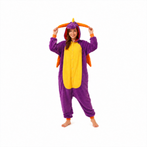 Paarse draak onesie voor kinderen en volwassenen met gele buik, oranje vleugels en drakencapuchon.