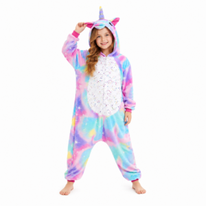 unicorn onesie met capuchon, eenhoorn en witte buik op een witte achtergrond.